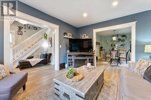 22 Chaplin Avenue, St. Catharines (Downtown), ON - Indoor Photo Showing Living Room