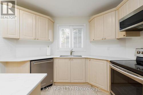 32 Fireside Drive, Brampton, ON - Indoor Photo Showing Kitchen