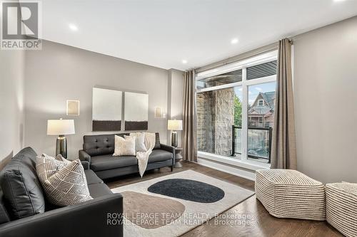 16 First Avenue, Ottawa, ON - Indoor Photo Showing Living Room