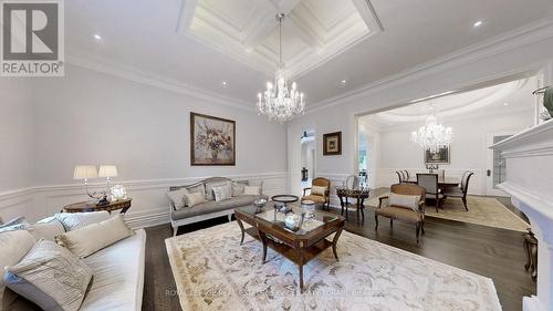 101 Forest Heights Boulevard, Toronto, ON - Indoor Photo Showing Living Room