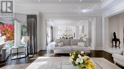 101 Forest Heights Boulevard, Toronto, ON - Indoor Photo Showing Living Room