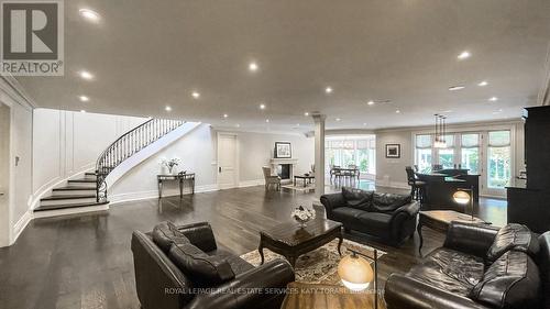 101 Forest Heights Boulevard, Toronto, ON - Indoor Photo Showing Living Room