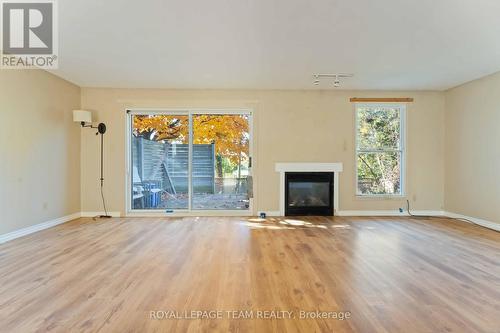 1094 Alenmede Crescent, Ottawa, ON - Indoor Photo Showing Living Room With Fireplace