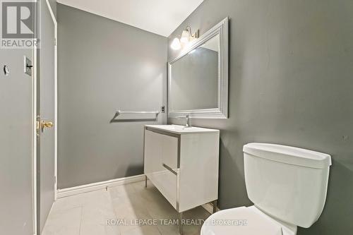 1094 Alenmede Crescent, Ottawa, ON - Indoor Photo Showing Bathroom