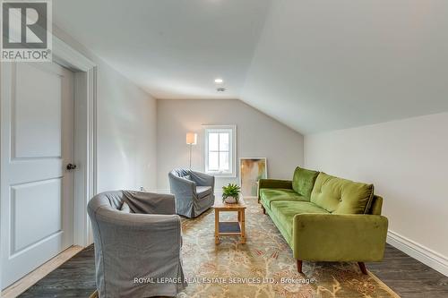317 Queen Street S, Mississauga, ON - Indoor Photo Showing Living Room