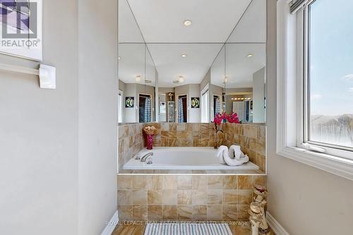 5861 Tenth Line W, Mississauga, ON - Indoor Photo Showing Bathroom