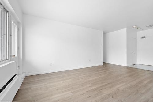 Salon - 28-2121 Rue De Salaberry, Montréal (Ahuntsic-Cartierville), QC - Indoor Photo Showing Other Room