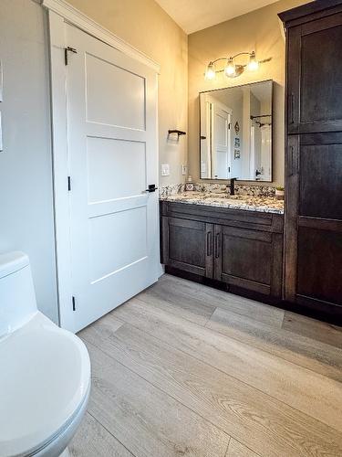 9905 Osprey Landing Drive, Wardner, BC - Indoor Photo Showing Bathroom