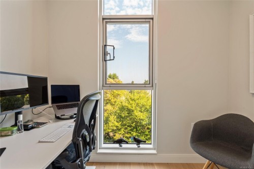 301-1916 Oak Bay Ave, Victoria, BC - Indoor Photo Showing Office