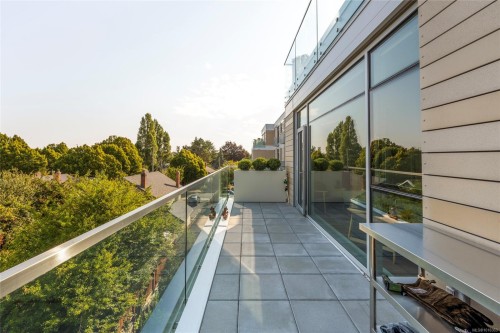 301-1916 Oak Bay Ave, Victoria, BC - Outdoor With Exterior