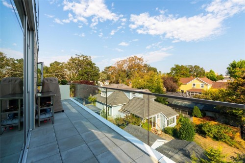 301-1916 Oak Bay Ave, Victoria, BC - Outdoor
