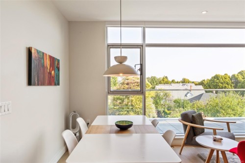 301-1916 Oak Bay Ave, Victoria, BC - Indoor Photo Showing Dining Room