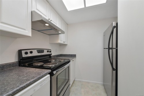 1208-930 Yates St, Victoria, BC - Indoor Photo Showing Kitchen