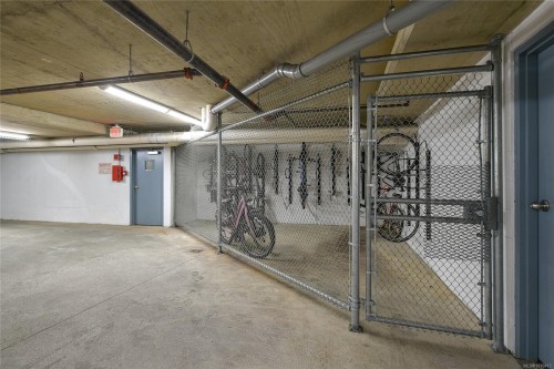 1208-930 Yates St, Victoria, BC - Indoor Photo Showing Garage
