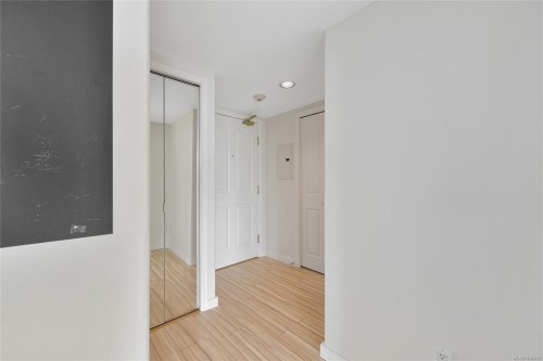 1208-930 Yates St, Victoria, BC - Indoor Photo Showing Other Room