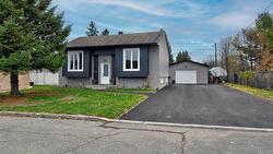 198 Rue du Général-Allard  Blainville, QC J7C 3C4