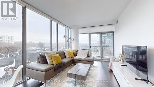 511 - 105 The Queensway Avenue, Toronto, ON - Indoor Photo Showing Living Room