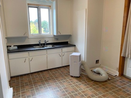 Kitchen - 6483 Rue Morin, Val-Morin, QC - Indoor Photo Showing Kitchen With Double Sink