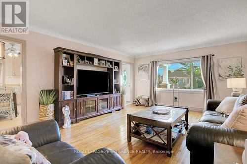 103 Glynn Avenue, Ottawa, ON - Indoor Photo Showing Living Room