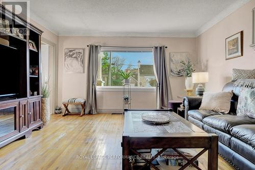 103 Glynn Avenue, Ottawa, ON - Indoor Photo Showing Living Room