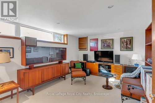 40 Keats Crescent, Guelph (Kortright West), ON - Indoor