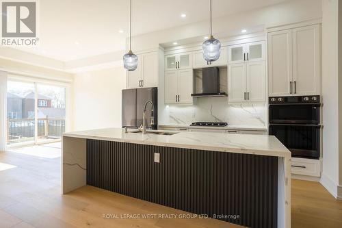 Main - 266A Kennedy Road, Toronto, ON - Indoor Photo Showing Kitchen With Upgraded Kitchen