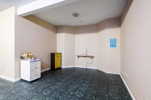 4323 Bedford Lane, Kelowna, BC - Indoor Photo Showing Other Room