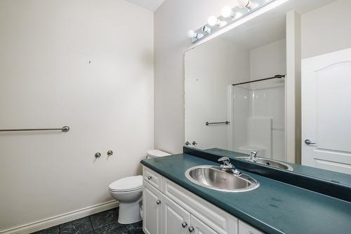 4323 Bedford Lane, Kelowna, BC - Indoor Photo Showing Bathroom