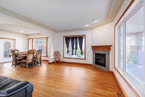 4323 Bedford Lane, Kelowna, BC - Indoor Photo Showing Living Room With Fireplace