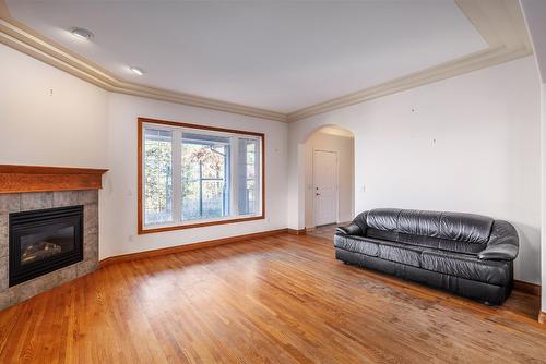 4323 Bedford Lane, Kelowna, BC - Indoor Photo Showing Living Room With Fireplace