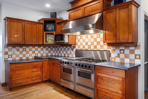 4323 Bedford Lane, Kelowna, BC - Indoor Photo Showing Kitchen