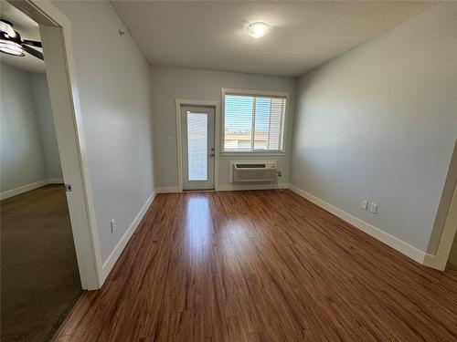 302-1701 Menzies Street, Merritt, BC - Indoor Photo Showing Other Room