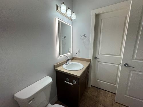 302-1701 Menzies Street, Merritt, BC - Indoor Photo Showing Bathroom