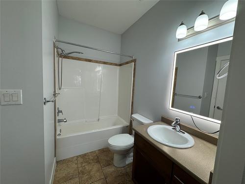 302-1701 Menzies Street, Merritt, BC - Indoor Photo Showing Bathroom