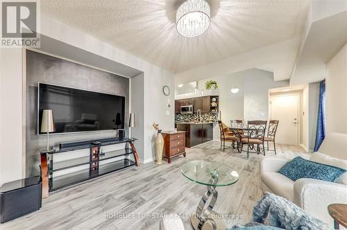 6 - 710 Neighbourhood Circle, Mississauga, ON - Indoor Photo Showing Living Room