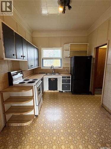 144 Main Street, Arran, SK - Indoor Photo Showing Kitchen With Double Sink