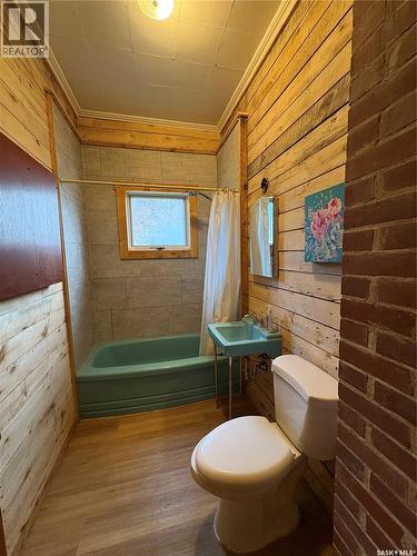 144 Main Street, Arran, SK - Indoor Photo Showing Bathroom