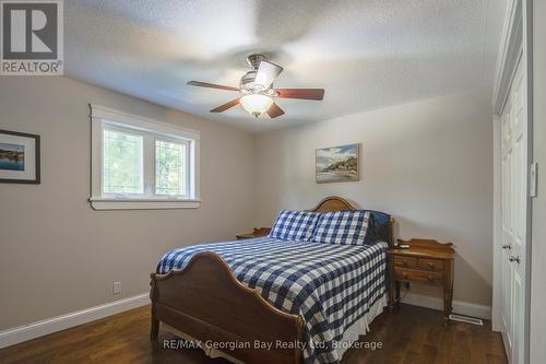 30 Brule Street, Penetanguishene, ON - Indoor Photo Showing Bedroom