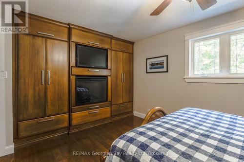 30 Brule Street, Penetanguishene, ON - Indoor Photo Showing Bedroom