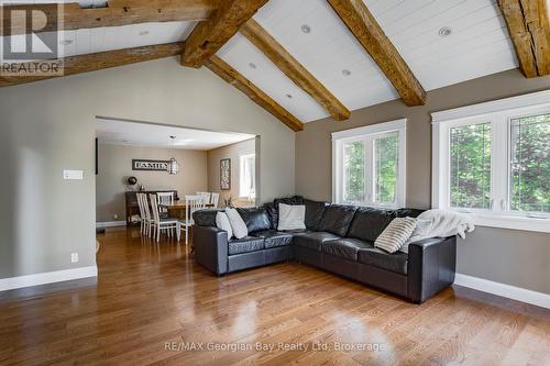 30 Brule Street, Penetanguishene, ON - Indoor Photo Showing Living Room