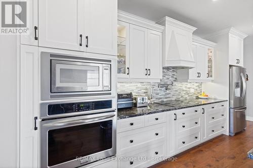 934 Old Durham Road, Brockton, ON - Indoor Photo Showing Kitchen With Upgraded Kitchen