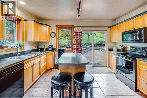 3330 Kenville Mine Road, Nelson, BC - Indoor Photo Showing Kitchen With Double Sink