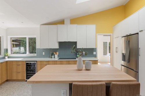 2693 Macdonald Dr East, Saanich, BC 