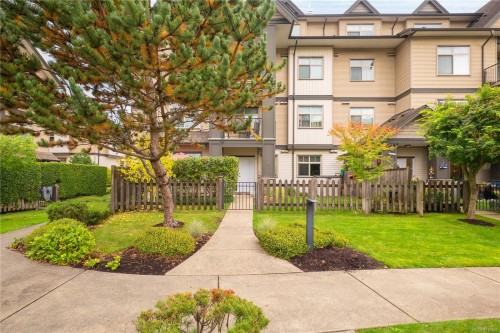 104-2111 Meredith Rd, Nanaimo, BC - Outdoor