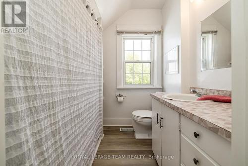 2106 Dunrobin Road, Ottawa, ON - Indoor Photo Showing Bathroom