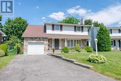 2005 NEEPAWA AVENUE  Ottawa, ON K2A 3L4