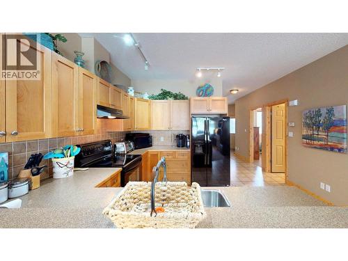 4886 Ridge Road, Radium Hot Springs, BC - Indoor Photo Showing Kitchen With Double Sink