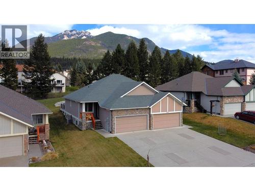 4886 Ridge Road, Radium Hot Springs, BC - Outdoor With Facade