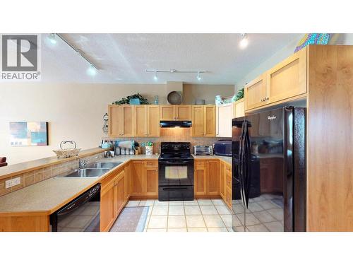 4886 Ridge Road, Radium Hot Springs, BC - Indoor Photo Showing Kitchen With Double Sink