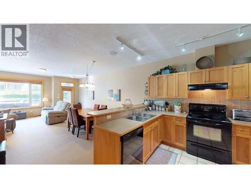 4886 Ridge Road, Radium Hot Springs, BC - Indoor Photo Showing Kitchen With Double Sink